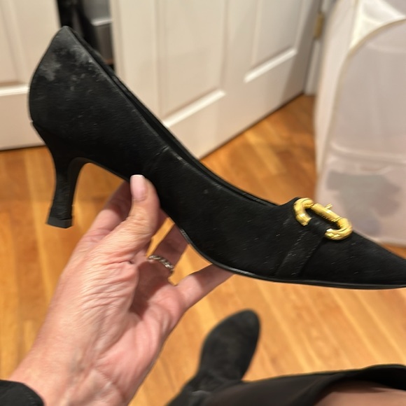 Ladies heels with gold buckle detail - Picture 2 of 3